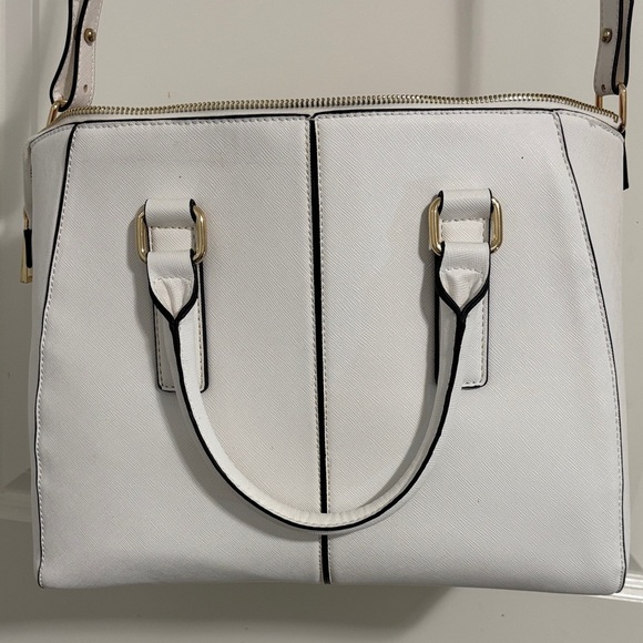 Vintage Classic Aldo white Women's Handbag with removable Crossbody strap - Picture 5 of 12